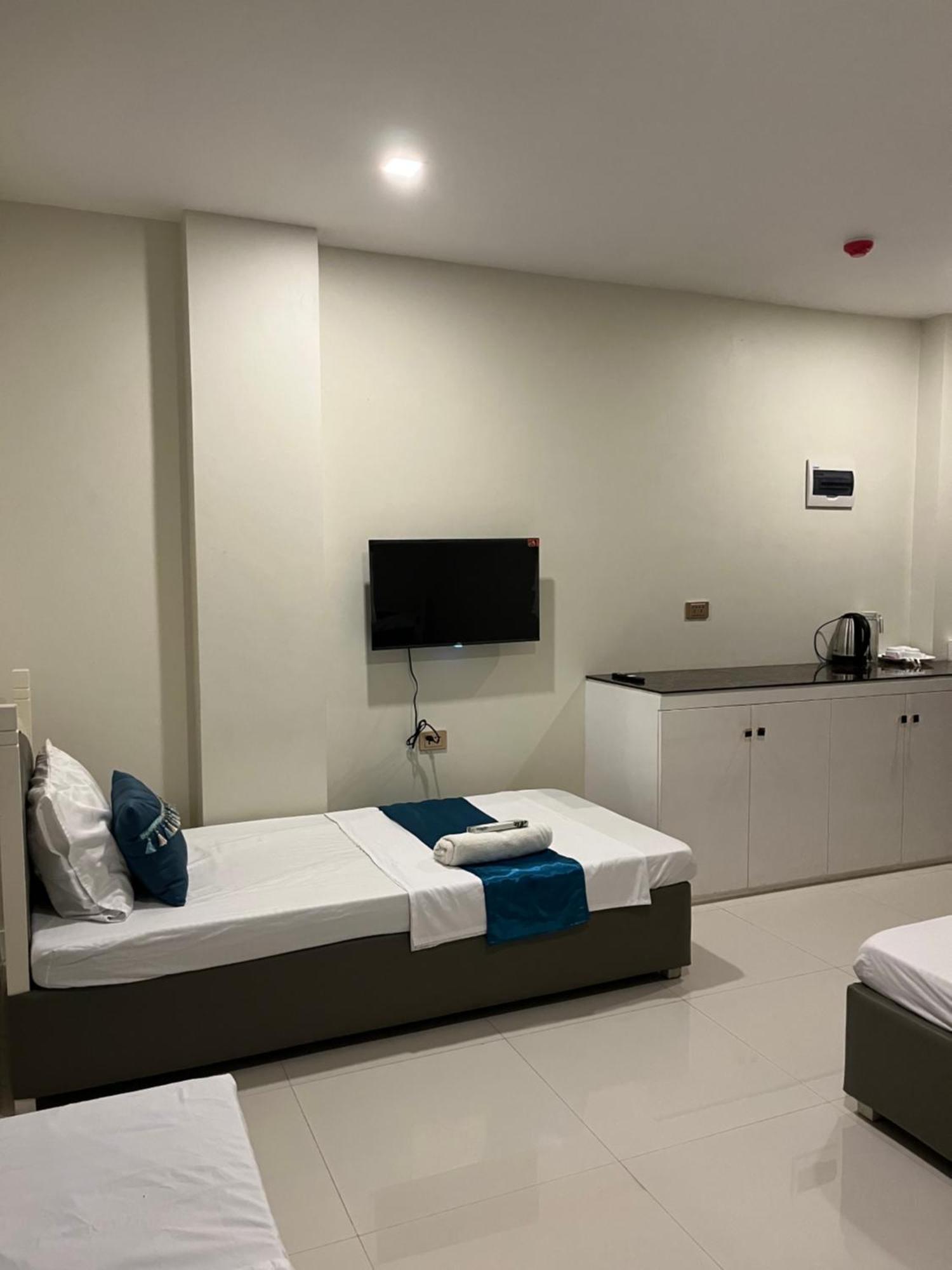 717 Residences ايلويلو المظهر الخارجي الصورة