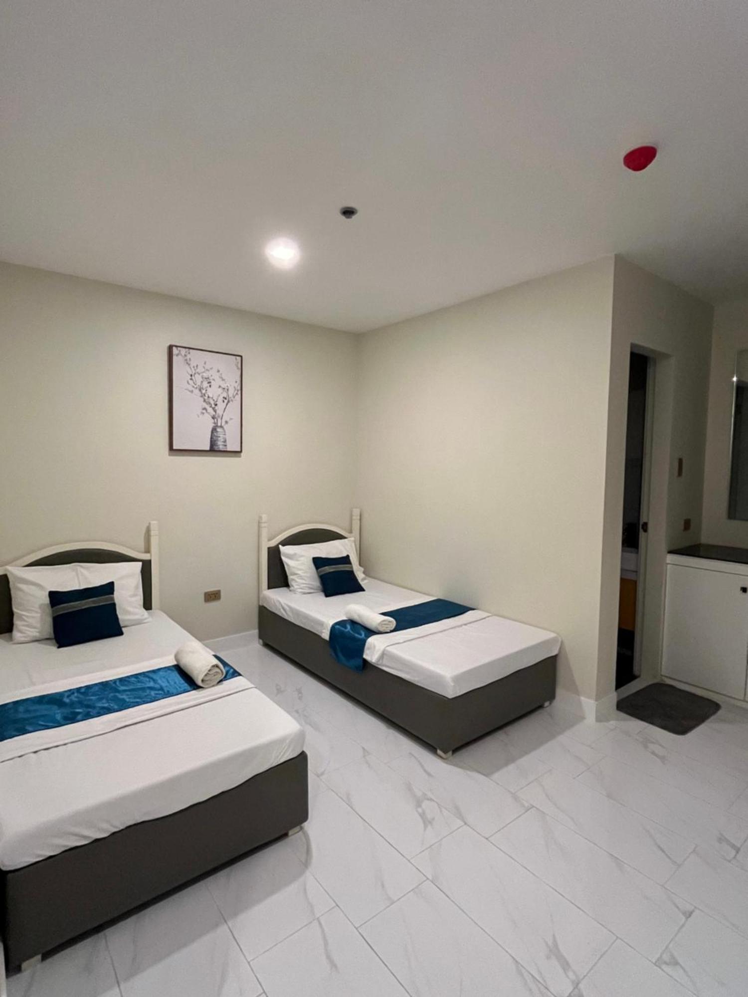 717 Residences ايلويلو المظهر الخارجي الصورة