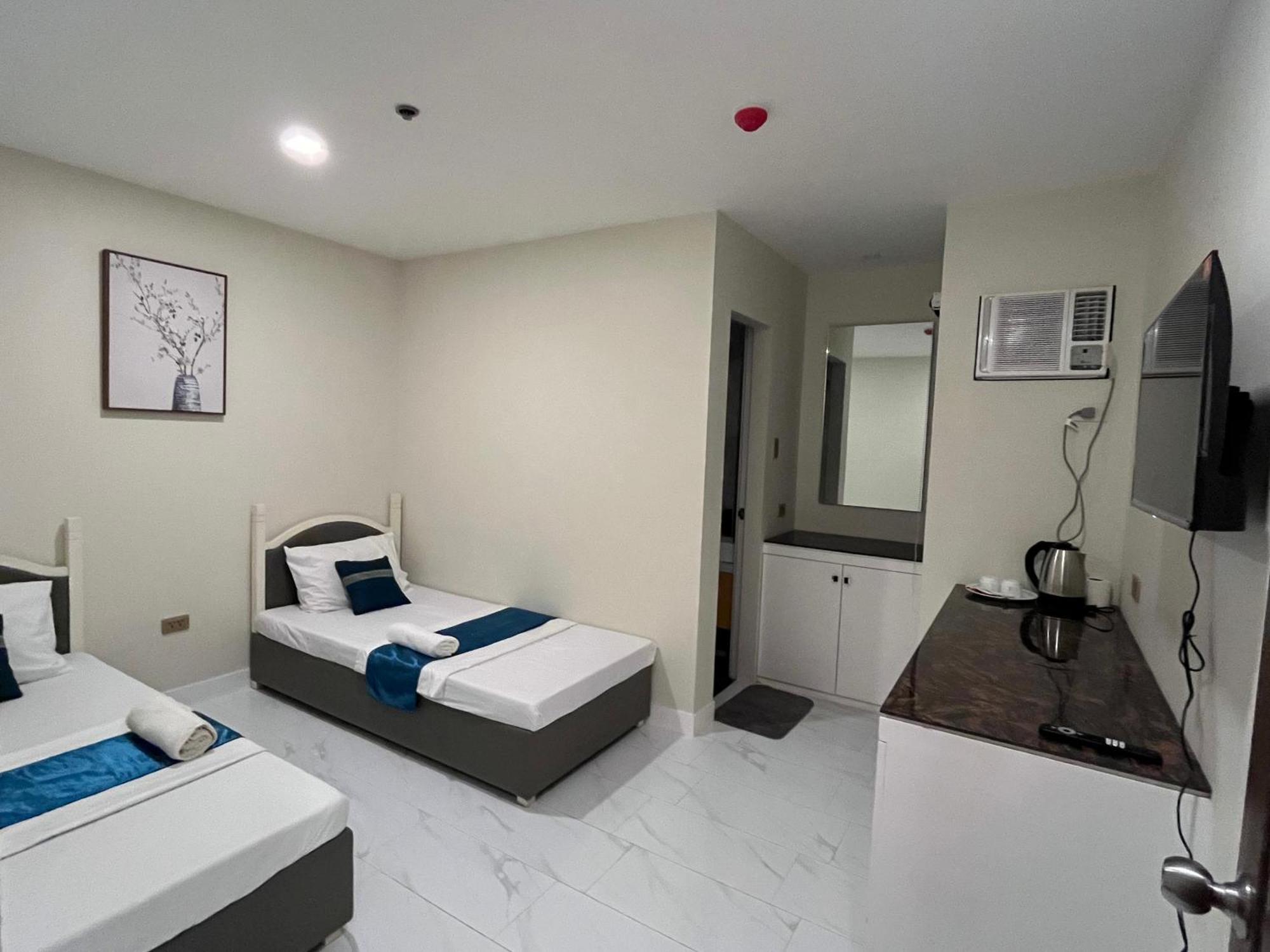717 Residences ايلويلو المظهر الخارجي الصورة